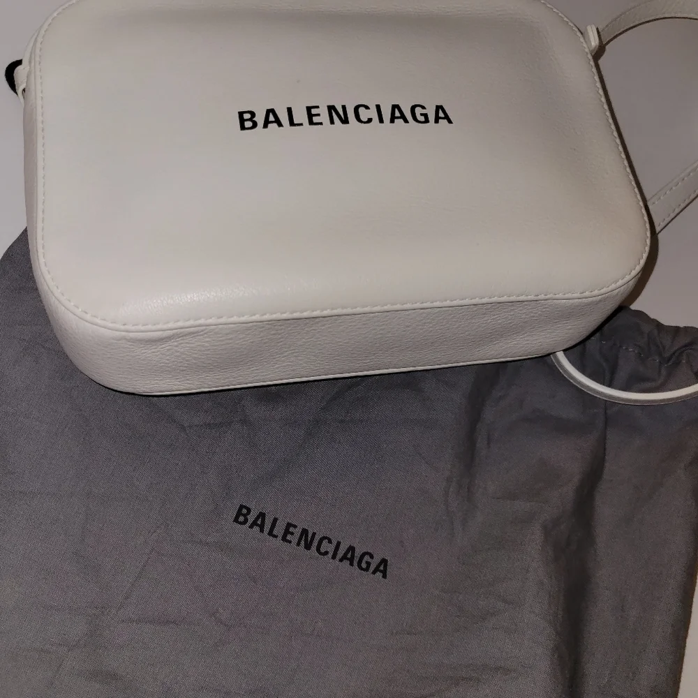Authentic Balenciaga crossbody - Picture 4 of 7